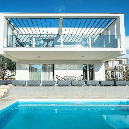 Wonderhouse Sovlja Villa