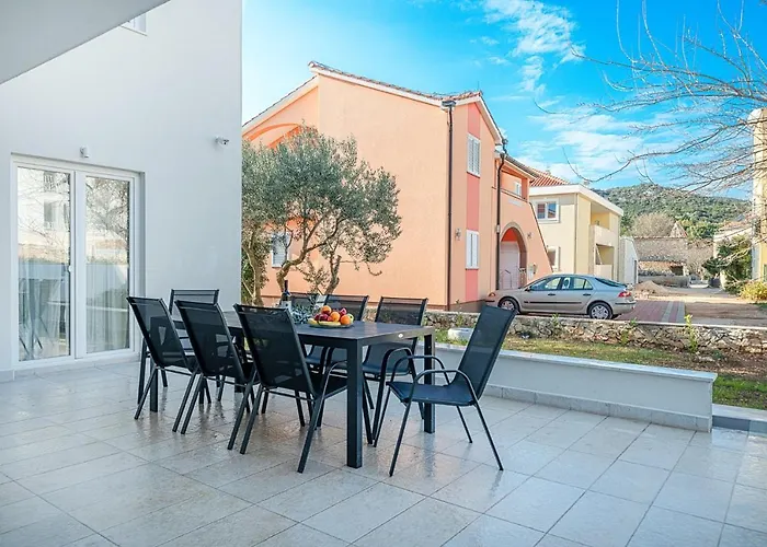 Wonderhouse Sovlja فيلة Tribalj